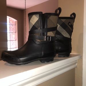 Girls Burberry boots